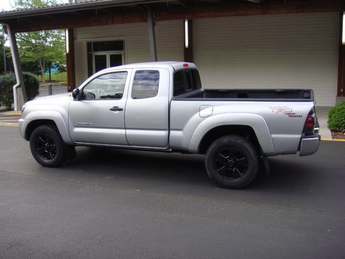 Used 2005 Toyota Tacoma PreRunner RWD image 9