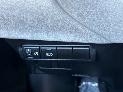 Used 2025 Toyota Corolla Cross L FWD image 28