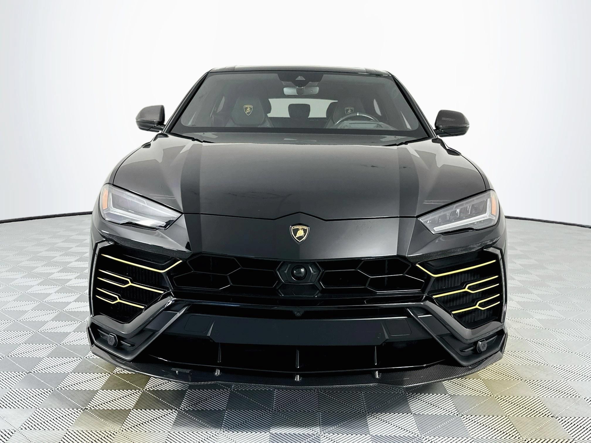 Used 2019 Lamborghini Urus AWD/4WD image 2