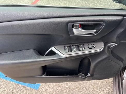 Used 2015 Toyota Camry SE FWD image 14