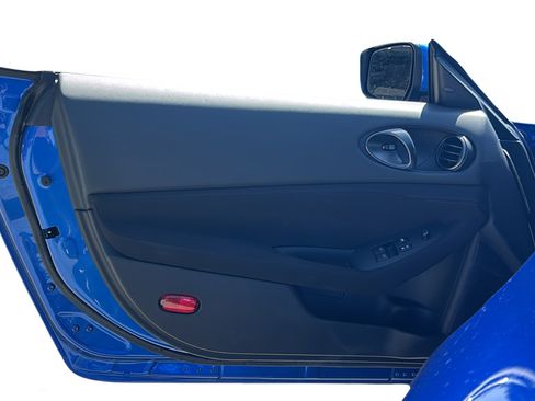 Used 2025 Nissan Z Sport w/ Floor Mat Package RWD image 17