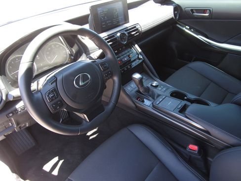 Used 2025 Lexus IS 300 F Sport RWD image 14