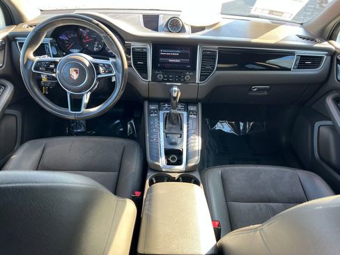 Used 2018 Porsche Macan image 30