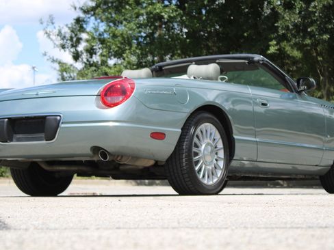 Used 2004 Ford Thunderbird Pacific Coast RWD image 16