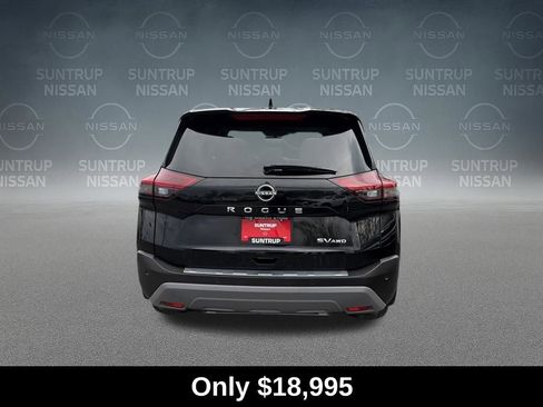 Used 2023 Nissan Rogue SV image 4