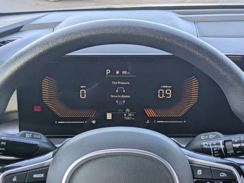 Used 2025 Kia Sorento LX image 11