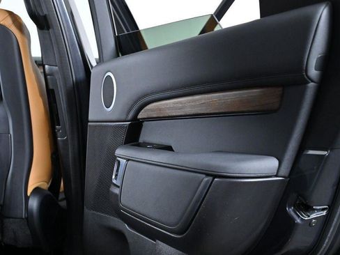 Used 2019 Land Rover Discovery HSE image 33