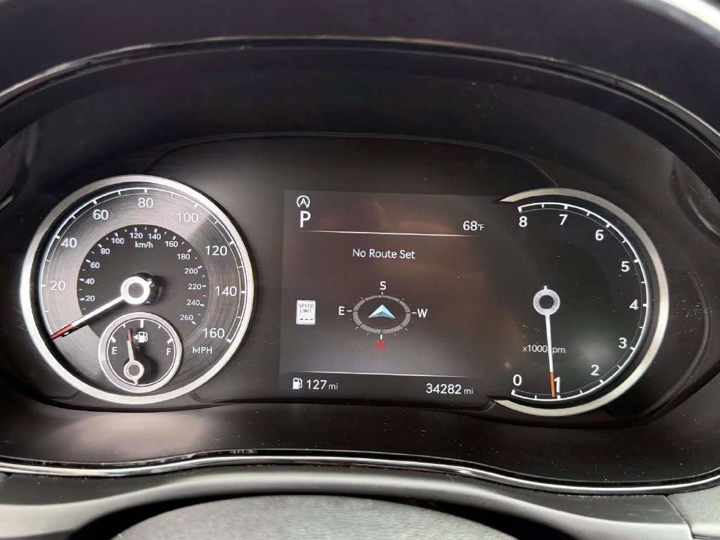 Certified 2025 Genesis GV70 2.5T AWD/4WD image 23