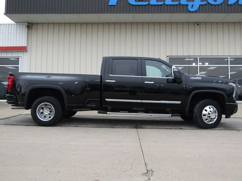 Used 2026 Chevrolet Silverado 3500 High Country image 2