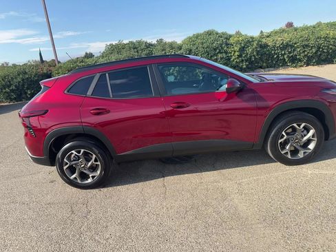 Used 2025 Chevrolet Trax LT image 16