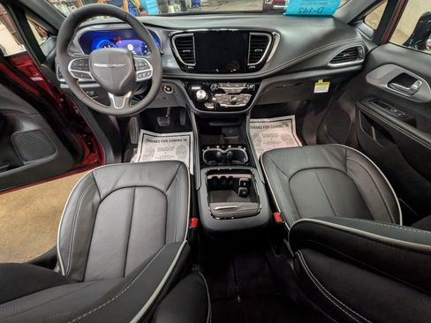New 2026 Chrysler Pacifica Limited image 20