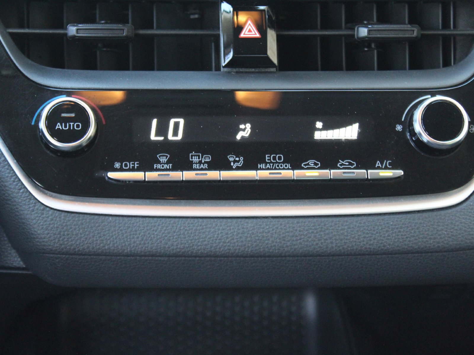 Used 2021 Toyota Corolla LE w/ Carpet Mat Package (TMS) FWD image 24