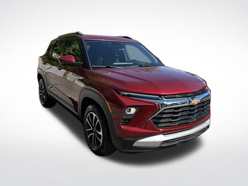 Used 2025 Chevrolet TrailBlazer LT w/ Convenience Package FWD image 8