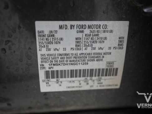 Used 2022 Ford Explorer XLT w/ Equipment Group 202A RWD image 12