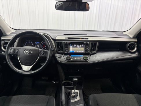 Used 2018 Toyota RAV4 XLE AWD/4WD image 9