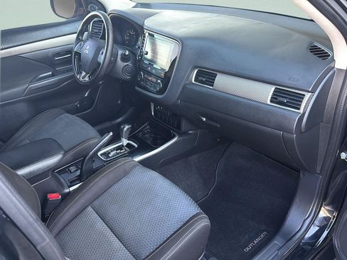 Used 2018 Mitsubishi Outlander SE FWD image 21