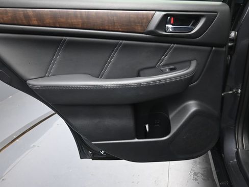 Used 2018 Subaru Outback 2.5i Limited AWD/4WD image 22