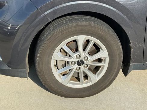 Used 2022 Kia Carnival LX FWD image 5