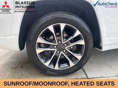 Used 2023 Jeep Grand Cherokee Overland AWD/4WD image 6