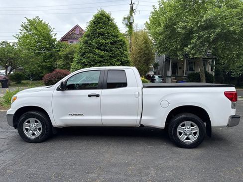 Used 2011 Toyota Tundra 4x4 Double Cab w/ Tow Pkg image 7