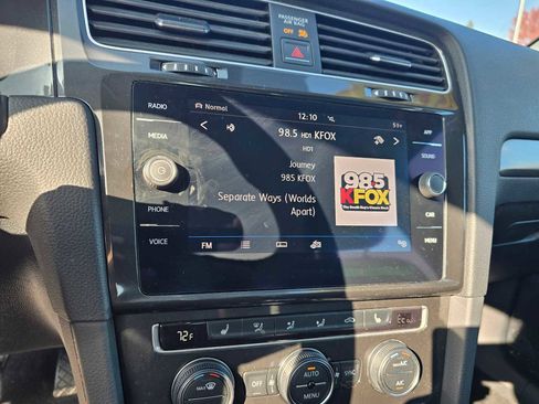 Used 2018 Volkswagen e-Golf SE w/ DC Fast Charging Package image 27