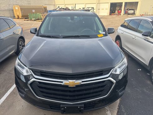 Used 2020 Chevrolet Traverse LS image 2