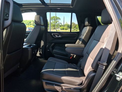 Used 2021 Chevrolet Tahoe Z71 w/ Z71 Signature Package AWD/4WD image 12