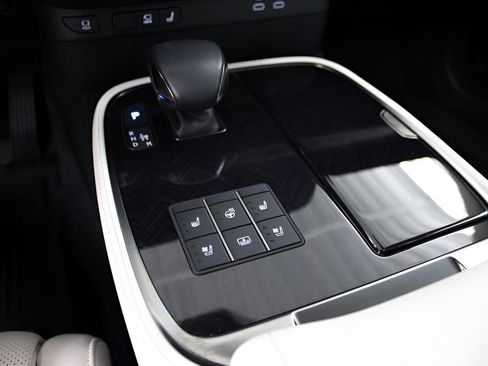 Used 2023 Lexus LS 500 w/ Interior Upgrade Package image 23