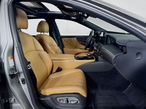 Used 2024 Lexus LS 500 w/ Interior Upgrade Package image 36