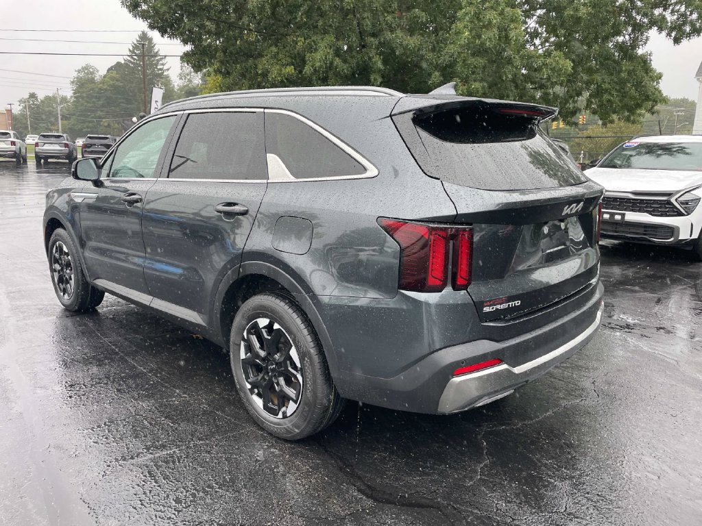 Used 2025 Kia Sorento S w/ Panoramic Sunroof Package AWD/4WD image 3