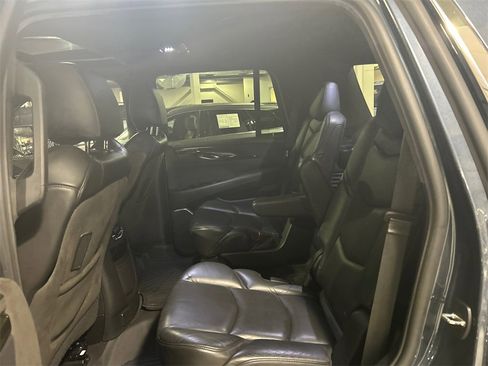 Used 2020 Cadillac Escalade Platinum image 26