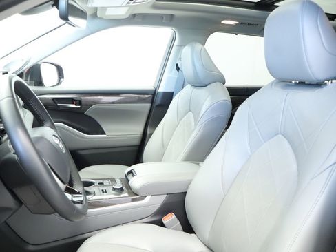 Used 2022 Toyota Highlander Platinum AWD/4WD image 33