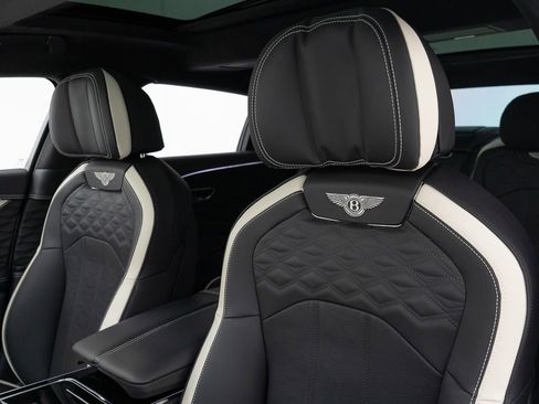 Used 2025 Bentley Flying Spur Plug-In Hybrid AWD/4WD image 16