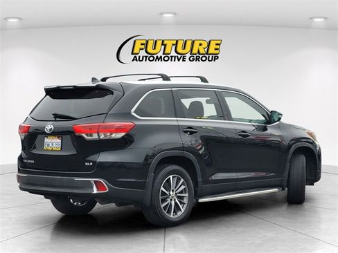 Used 2019 Toyota Highlander image 4