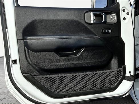 Used 2022 Jeep Wrangler Unlimited Sahara w/ Cold Weather Group image 23