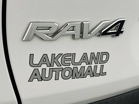 Used 2022 Toyota RAV4 XLE w/ Convenience Package FWD image 28