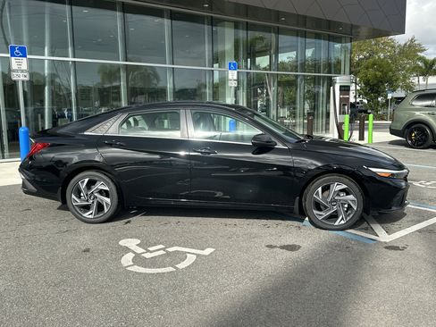 New 2026 Hyundai Elantra Limited image 5