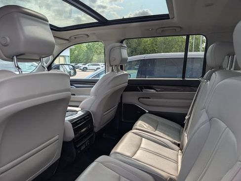 Used 2023 Jeep Wagoneer 4WD w/ Premium Group I image 18