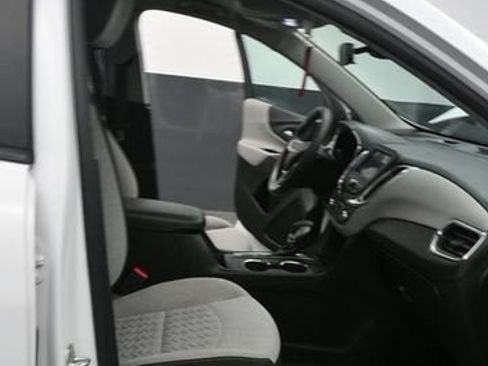 Used 2022 Chevrolet Equinox LS AWD/4WD image 14