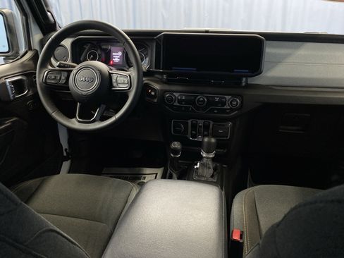 Certified 2024 Jeep Gladiator Sport image 34