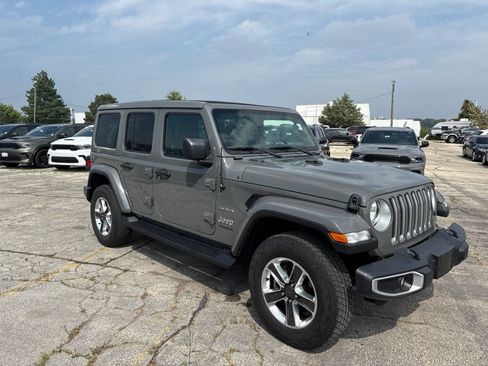 Used 2021 Jeep Wrangler Unlimited Sahara w/ Cold Weather Group AWD/4WD image 4