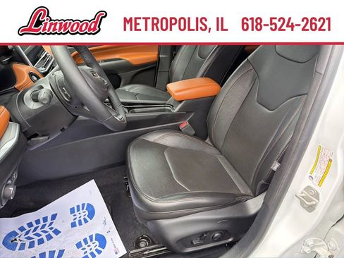 Used 2024 Jeep Compass Limited w/ Elite Group AWD/4WD image 16