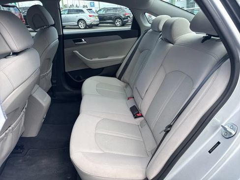 Used 2015 Hyundai Sonata SE FWD image 14