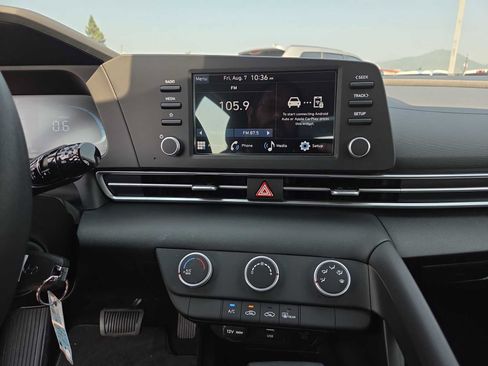 Used 2025 Hyundai Elantra SE FWD image 24