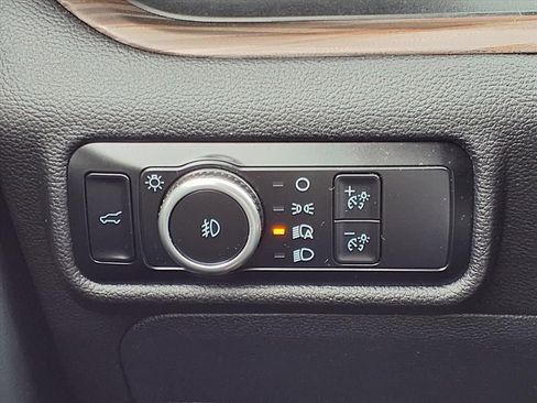 Used 2024 Ford Explorer Limited image 22