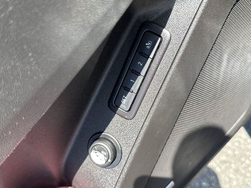 Used 2018 Chevrolet Equinox Premier FWD image 19