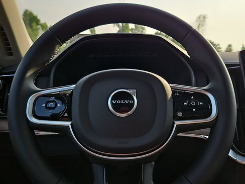New 2026 Volvo XC90 B5 Core AWD/4WD image 18