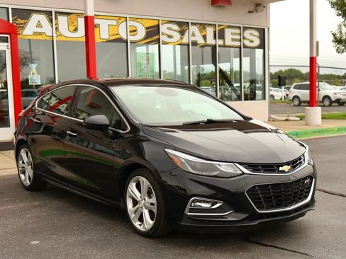 Used 2017 Chevrolet Cruze Premier FWD image 3