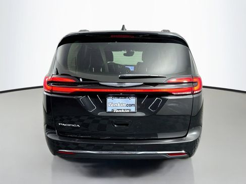 Used 2022 Chrysler Pacifica Touring-L FWD image 6