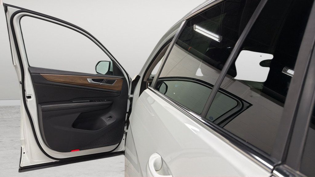 Used 2024 Volkswagen Atlas SE FWD image 14